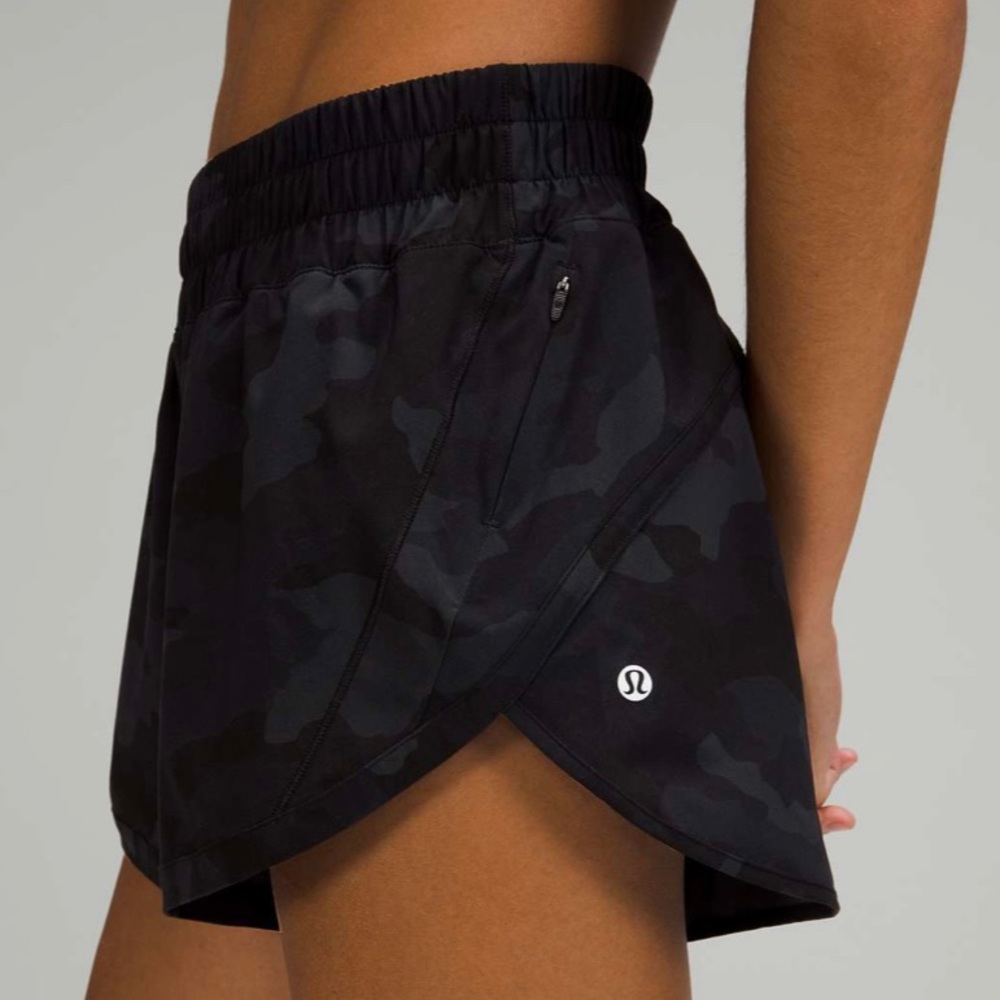 Lululemon Track That 5” black camo size 6
